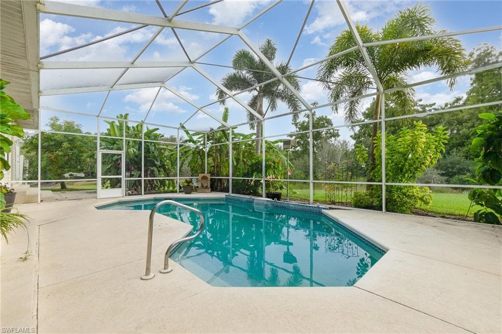 18161 Riverchase CT, ALVA FL 33920-36