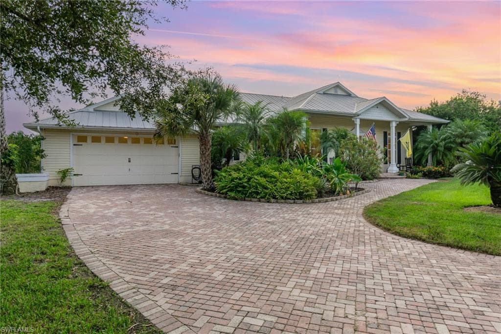 18161 Riverchase CT, ALVA FL 33920-3