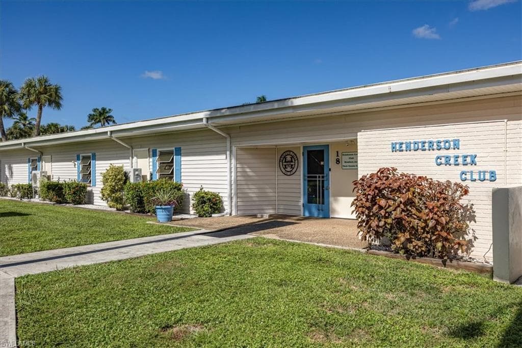 32 Sonderhen DR, NAPLES FL 34114-22