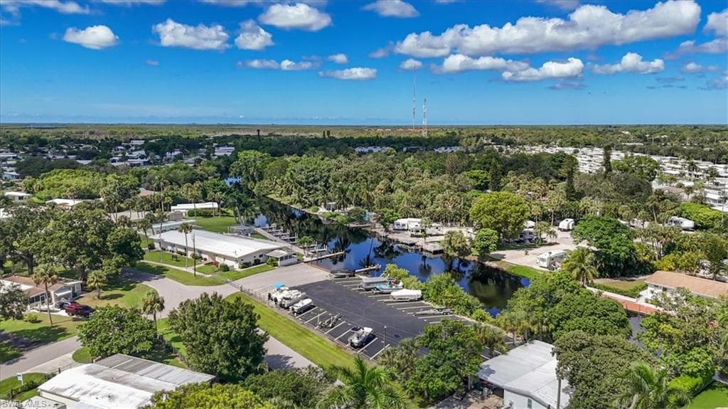32 Sonderhen DR, NAPLES FL 34114-26
