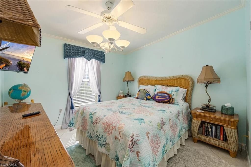 32 Sonderhen DR, NAPLES FL 34114-11