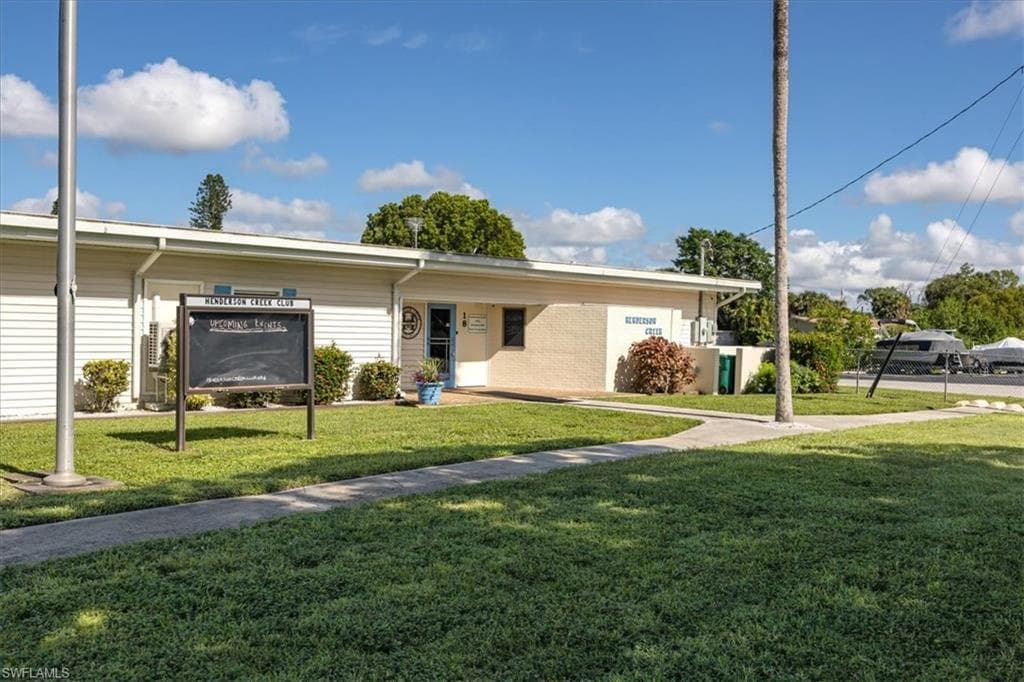 32 Sonderhen DR, NAPLES FL 34114-21