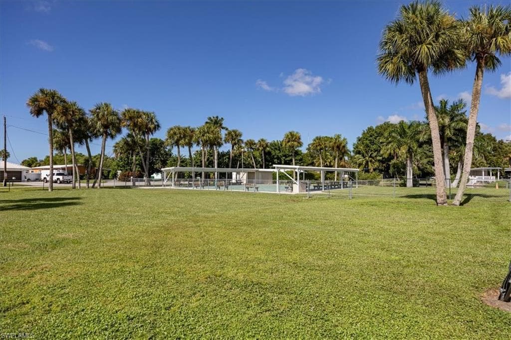 32 Sonderhen DR, NAPLES FL 34114-23