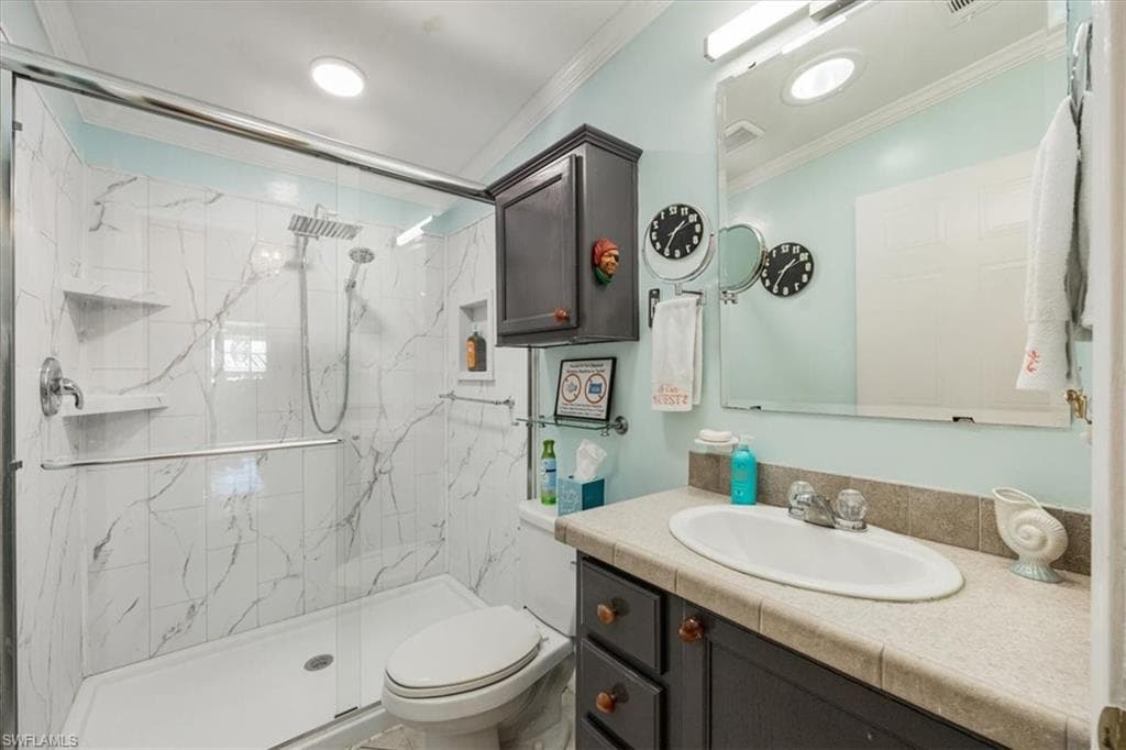 32 Sonderhen DR, NAPLES FL 34114-13