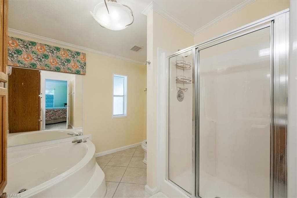 32 Sonderhen DR, NAPLES FL 34114-10
