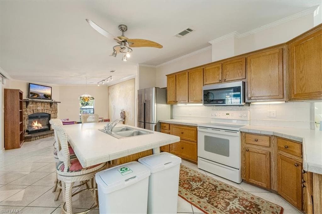 32 Sonderhen DR, NAPLES FL 34114-7