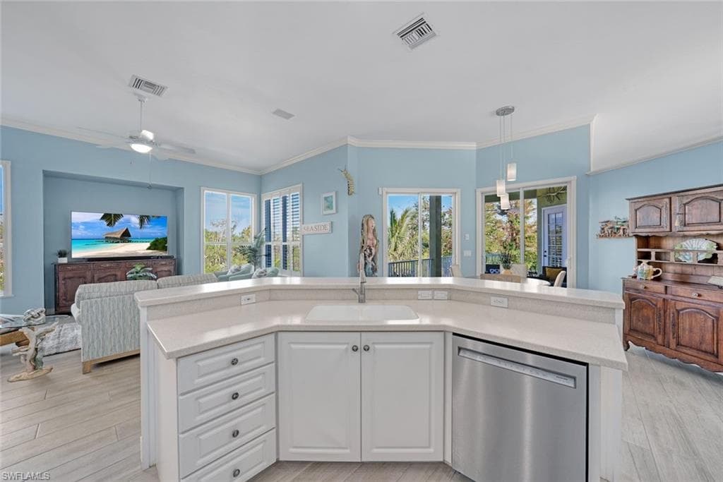 6440 Pine AVE, SANIBEL FL 33957-13