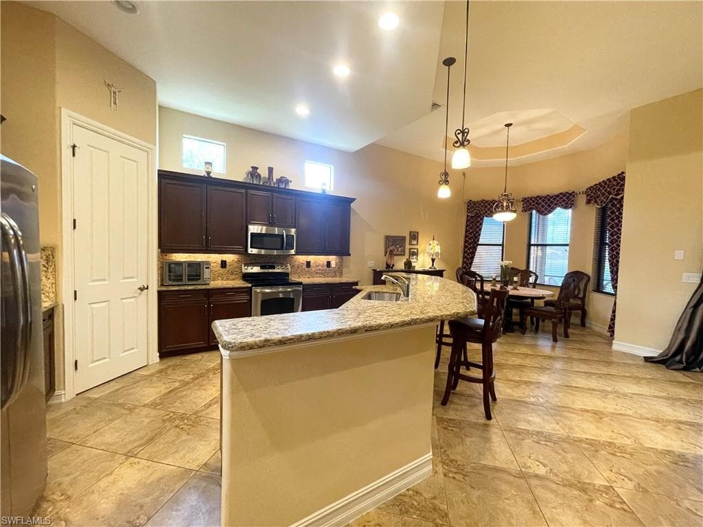 7302 Acorn WAY, NAPLES FL 34119-8