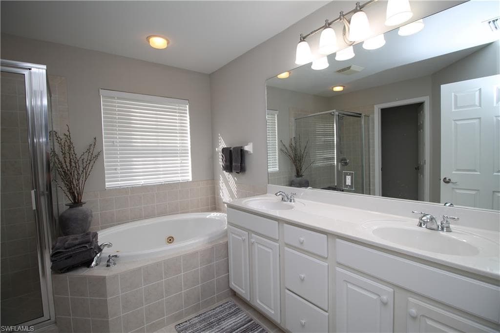 9802 Foxhall WAY # 3, ESTERO FL 33928-14