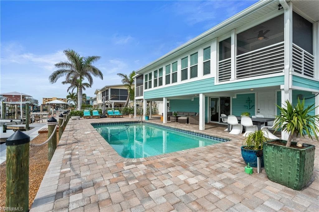 360 Bayland RD, FORT MYERS BEACH FL 33931-7