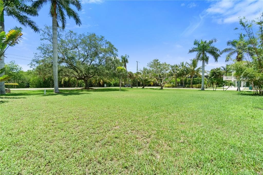 1300 Venetian WAY, NAPLES FL 34110-35