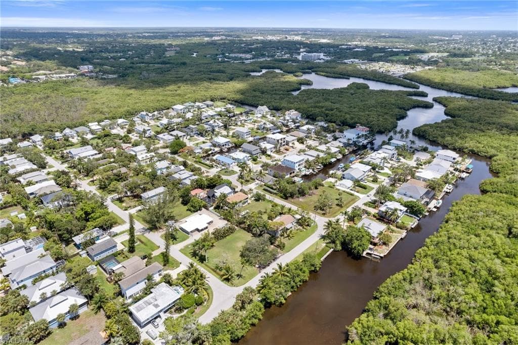 1300 Venetian WAY, NAPLES FL 34110-32