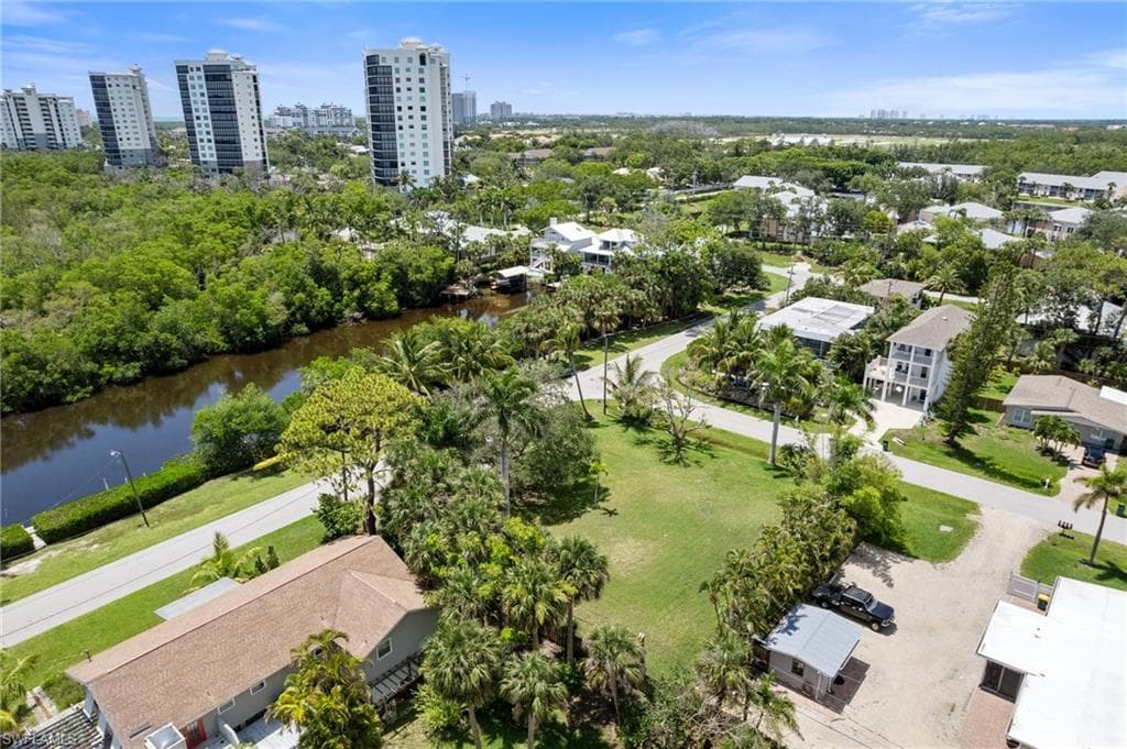 1300 Venetian WAY, NAPLES FL 34110-17