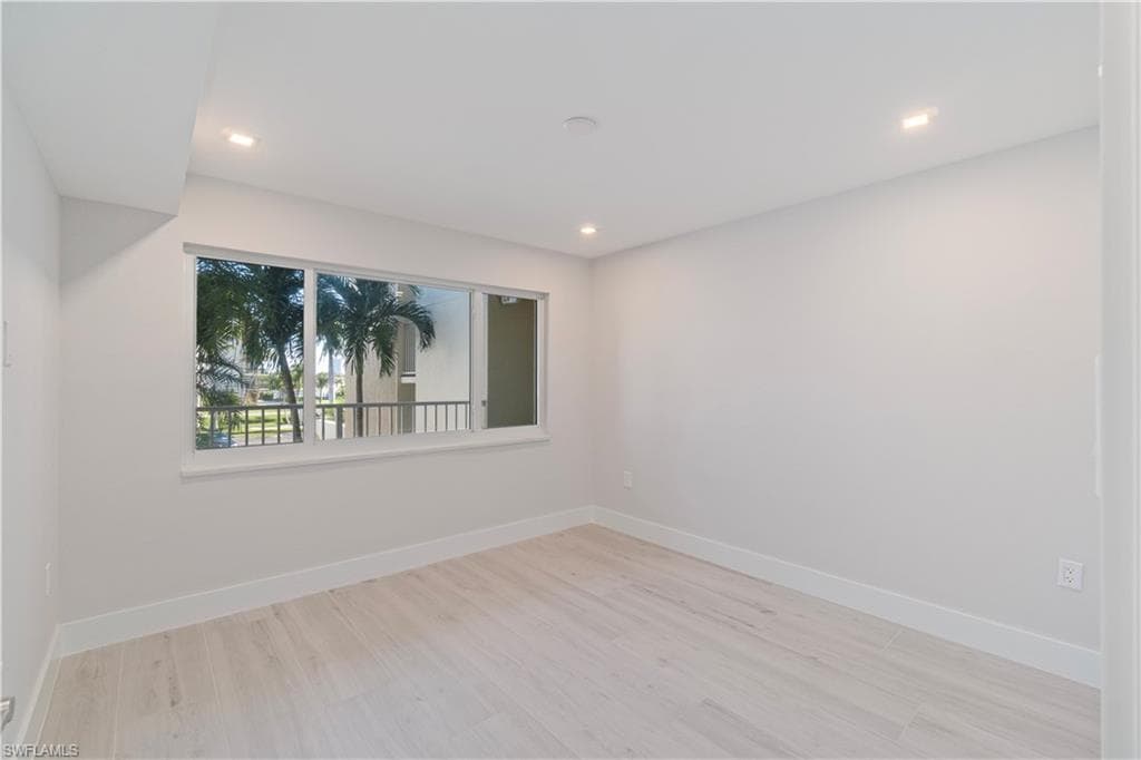 25870 Hickory BLVD # 207, BONITA SPRINGS FL 34134-23