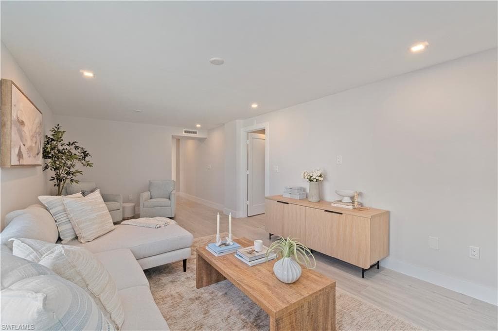 25870 Hickory BLVD # 207, BONITA SPRINGS FL 34134-13