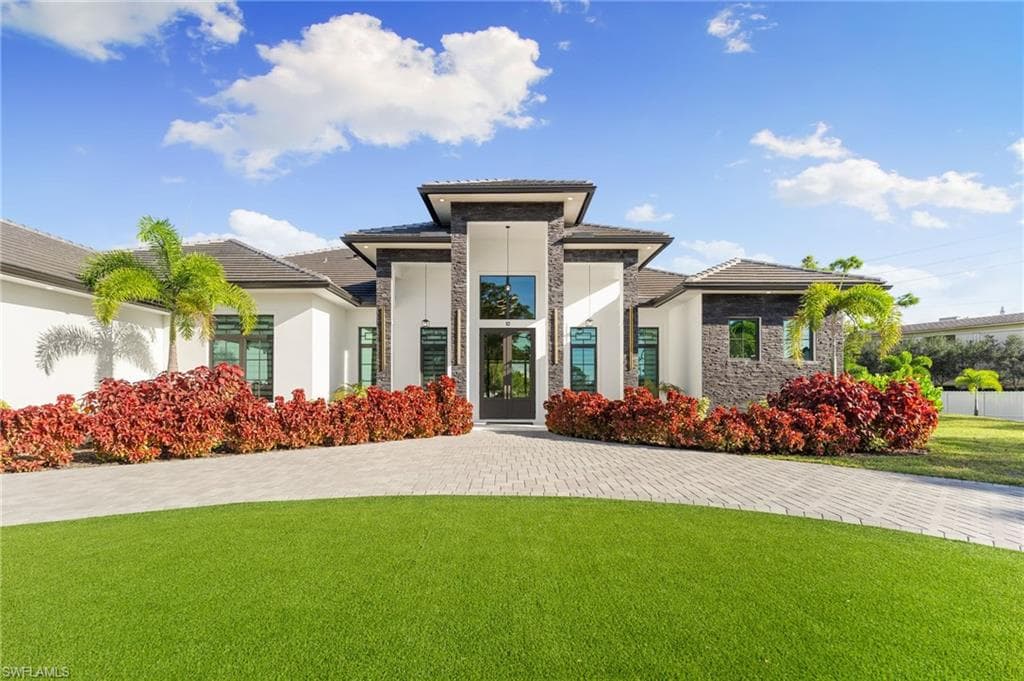 10 Caribbean RD, NAPLES FL 34108-45