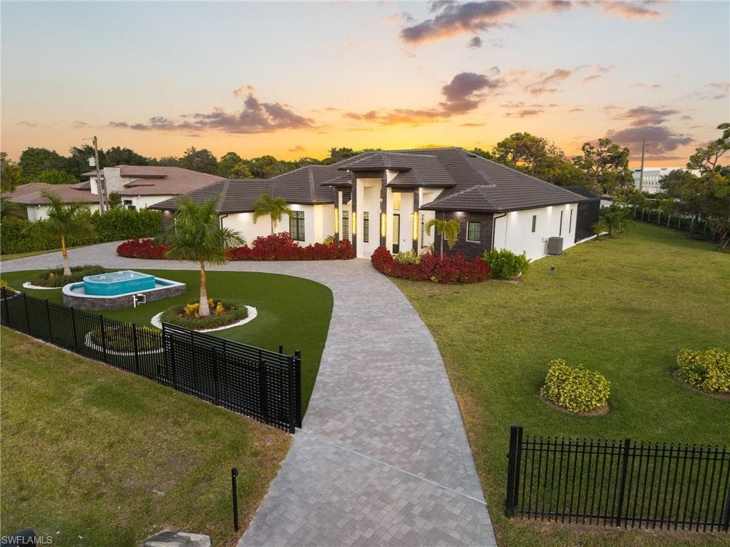 10 Caribbean RD, NAPLES FL 34108-42