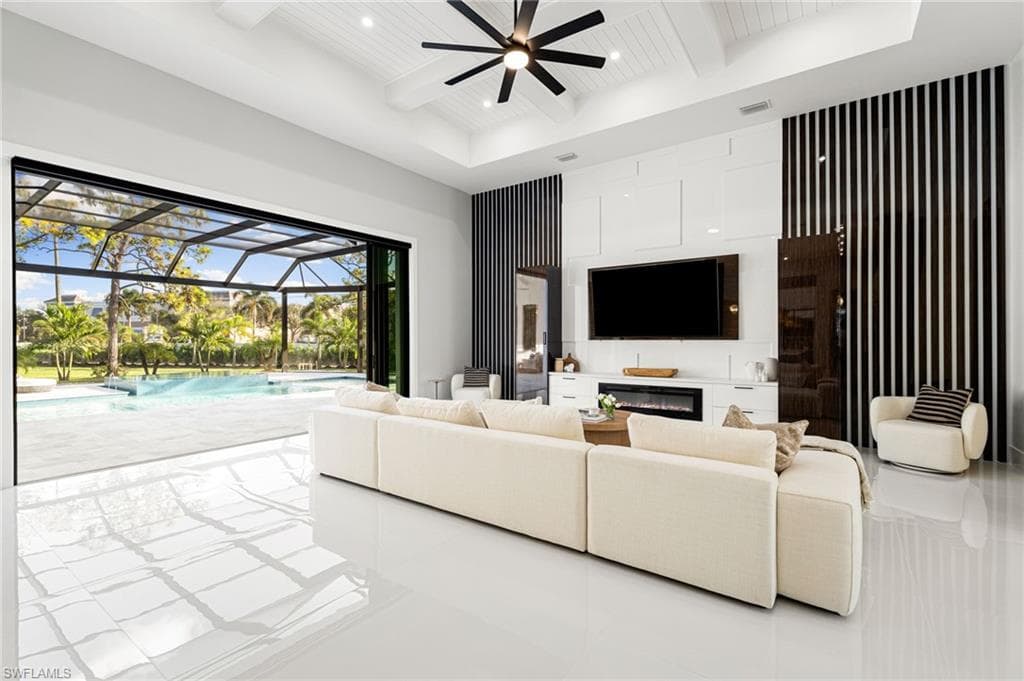 10 Caribbean RD, NAPLES FL 34108-6