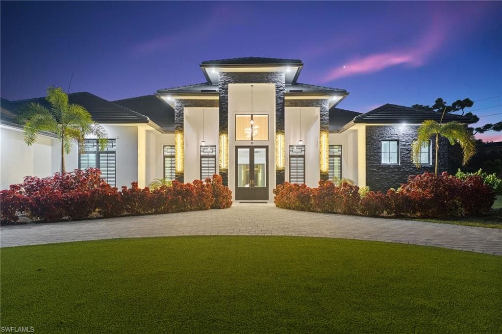 10 Caribbean RD, NAPLES FL 34108-37