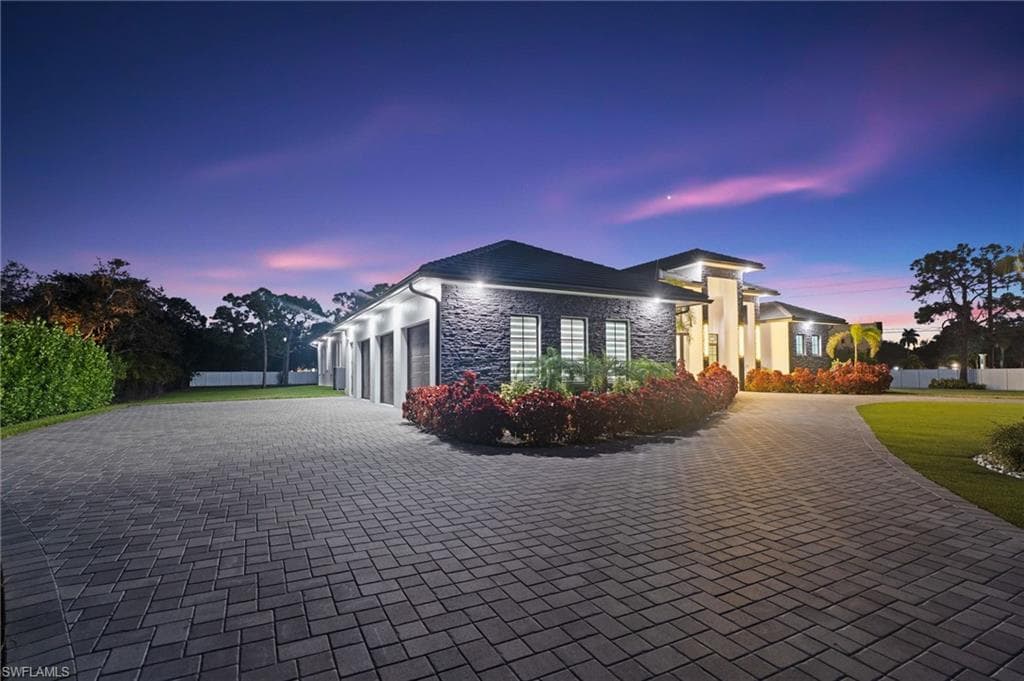 10 Caribbean RD, NAPLES FL 34108-44