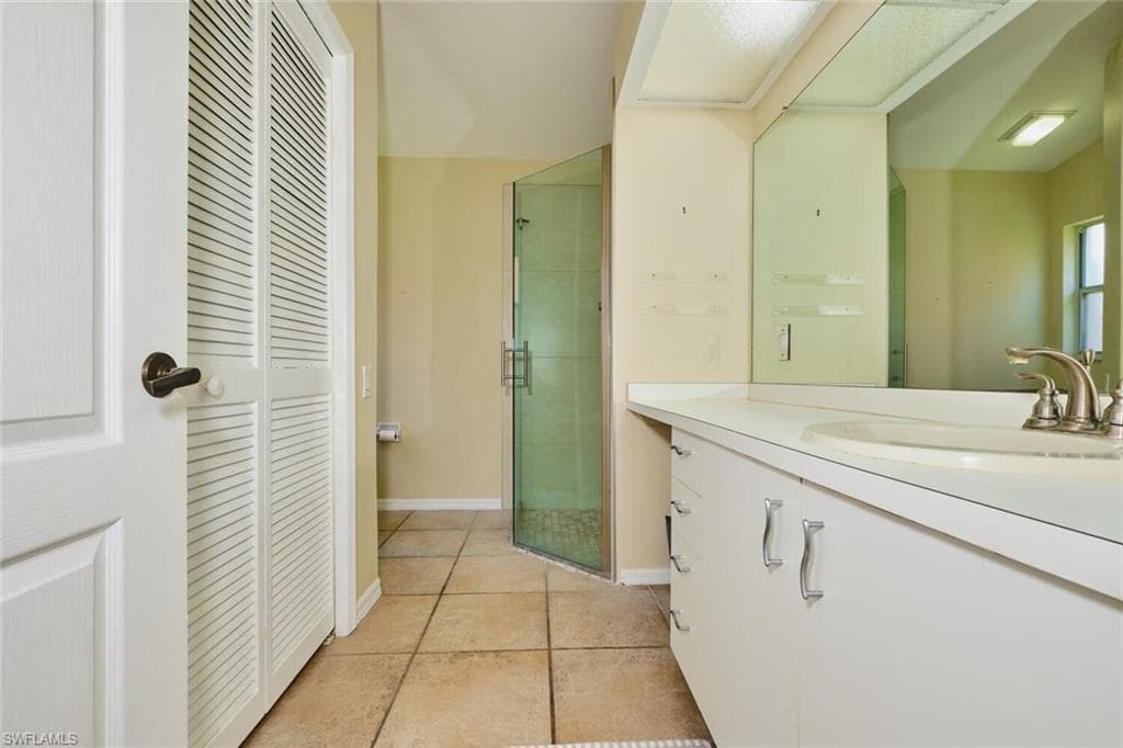 8192 Breton CIR, FORT MYERS FL 33912-22