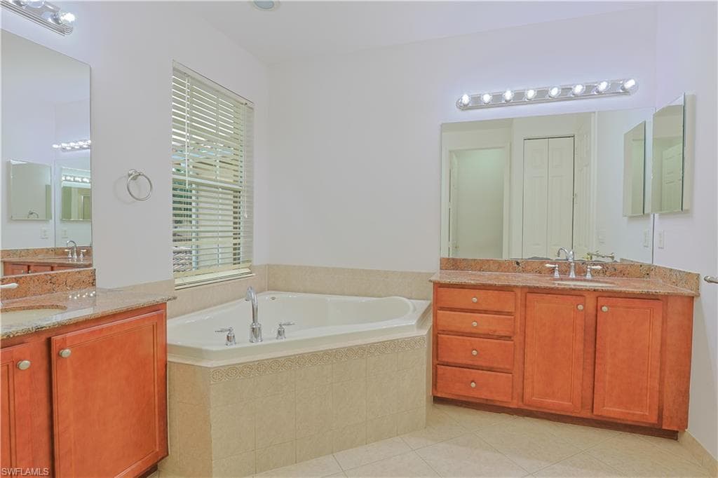 10391 Carolina Willow DR, FORT MYERS FL 33913-25