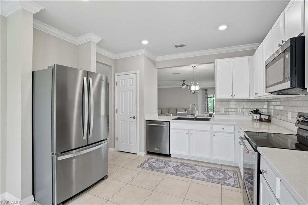 3164 Estancia LN, CAPE CORAL FL 33909-15