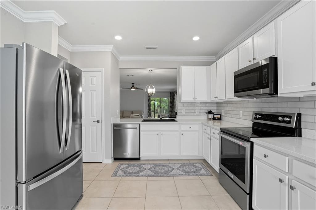 3164 Estancia LN, CAPE CORAL FL 33909-14