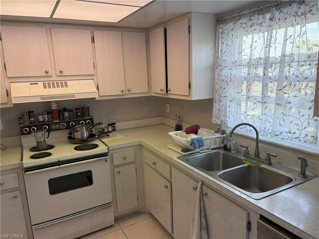 5419 Rattlesnake Hammock RD # F205, NAPLES FL 34113-6