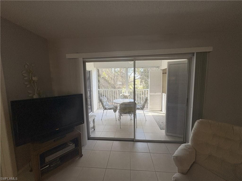 5419 Rattlesnake Hammock RD # F205, NAPLES FL 34113-7