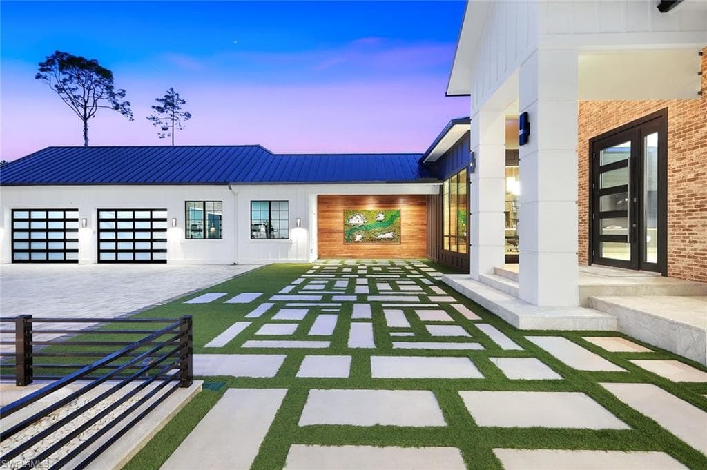 6677 Hunters RD, NAPLES FL 34109-5