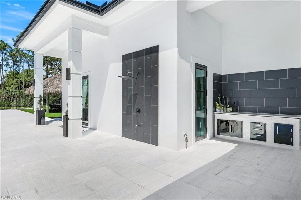 6677 Hunters RD, NAPLES FL 34109-16