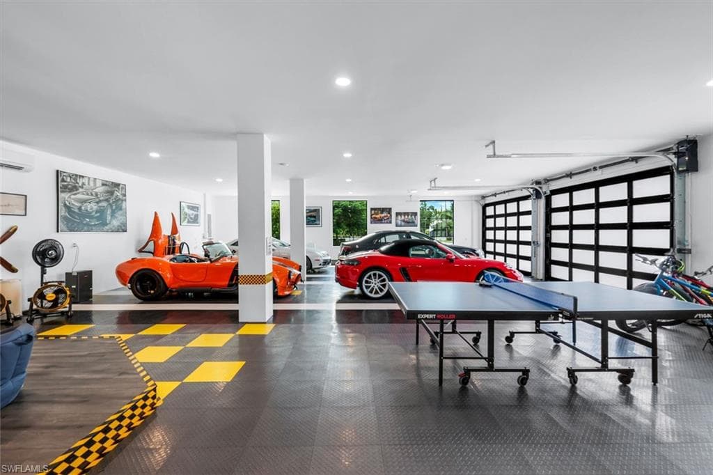 6677 Hunters RD, NAPLES FL 34109-46