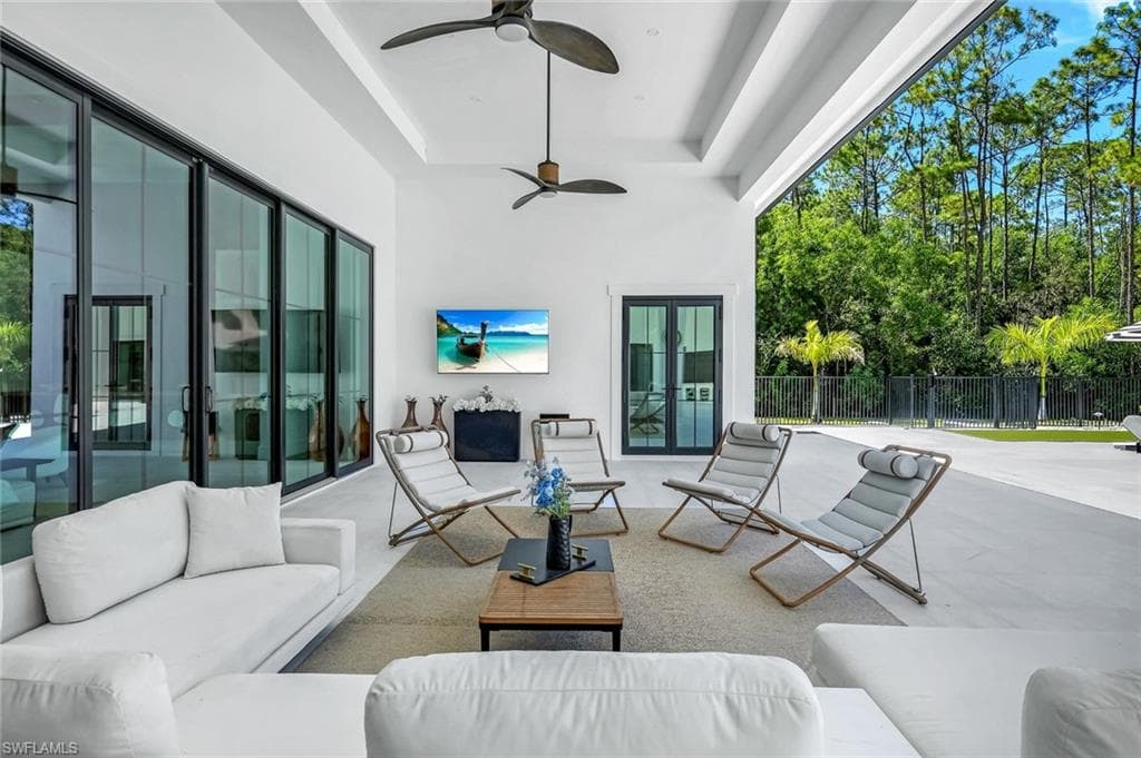 6677 Hunters RD, NAPLES FL 34109-15