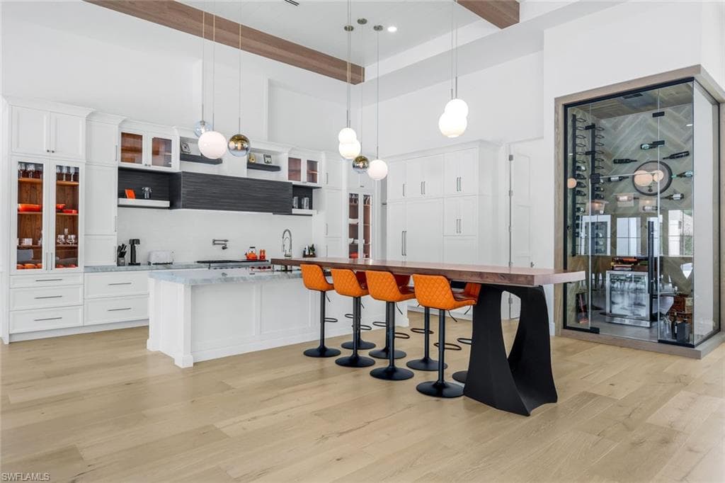 6677 Hunters RD, NAPLES FL 34109-21