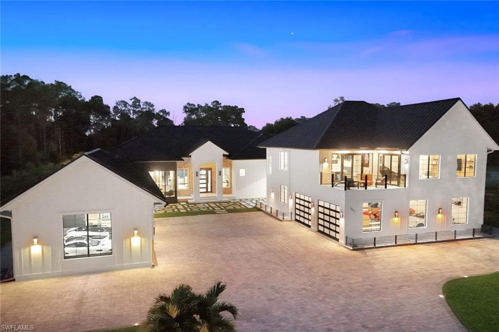 6677 Hunters RD, NAPLES FL 34109-2