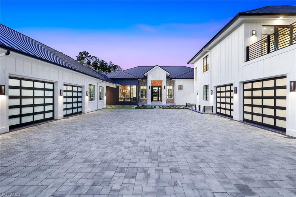 6677 Hunters RD, NAPLES FL 34109-4