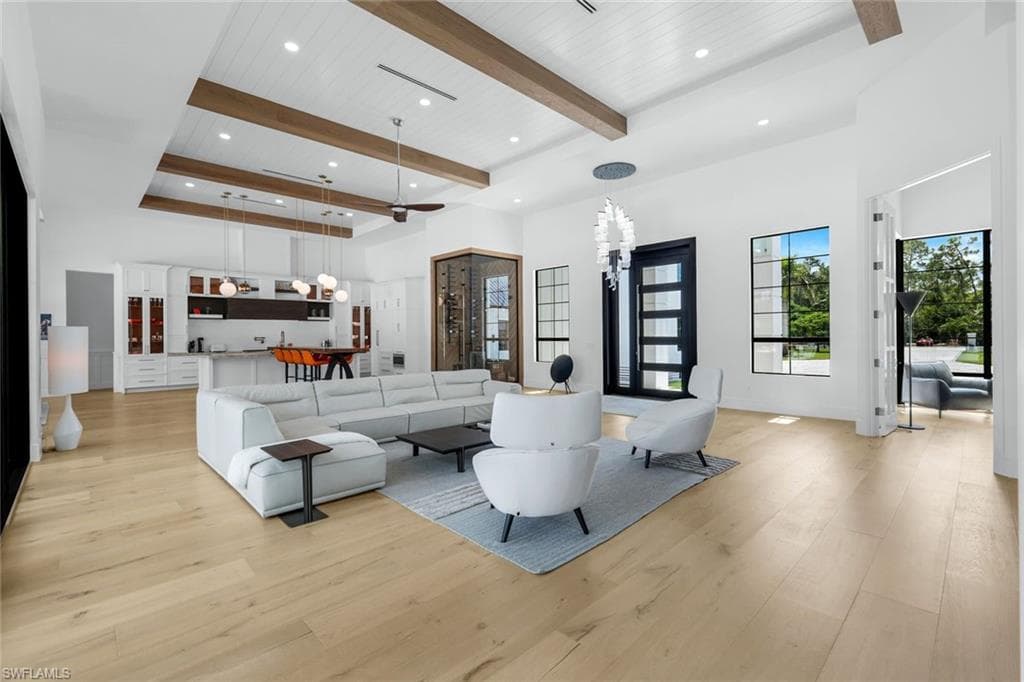 6677 Hunters RD, NAPLES FL 34109-18