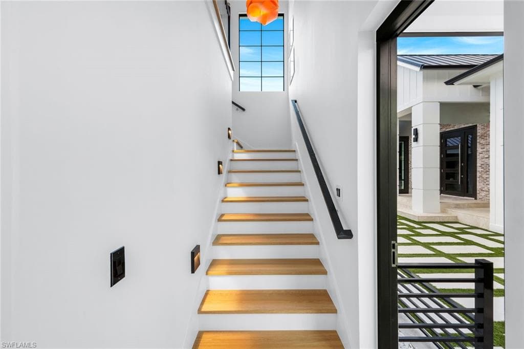 6677 Hunters RD, NAPLES FL 34109-38