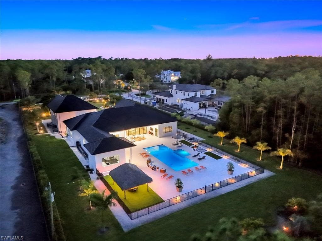 6677 Hunters RD, NAPLES FL 34109-7