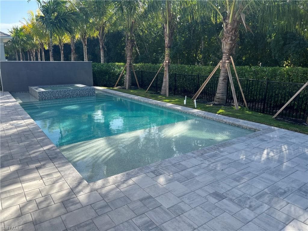 6642 Palisades AVE, NAPLES FL 34109-1