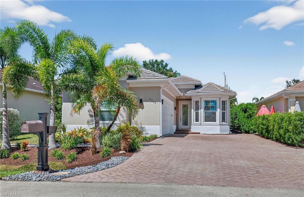 2769 Linda DR, NAPLES FL 34112-48