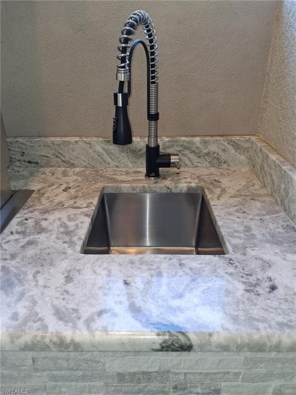 2769 Linda DR, NAPLES FL 34112-36