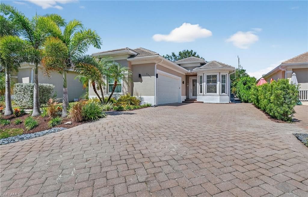 2769 Linda DR, NAPLES FL 34112-47