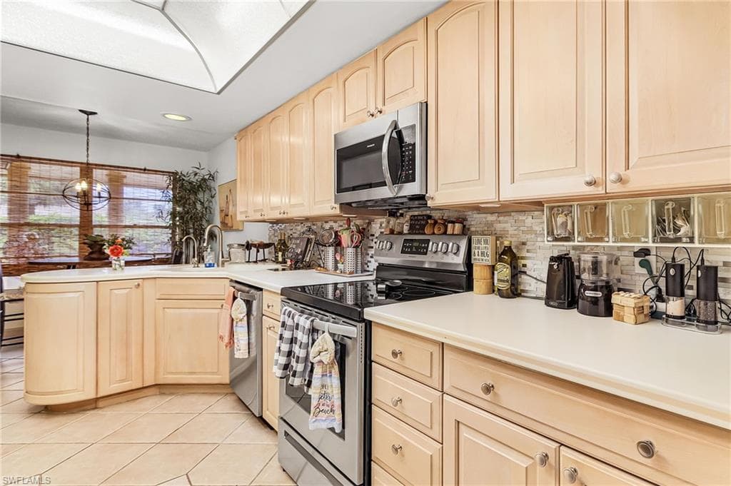 3605 Country Club BLVD # 3, CAPE CORAL FL 33904-8