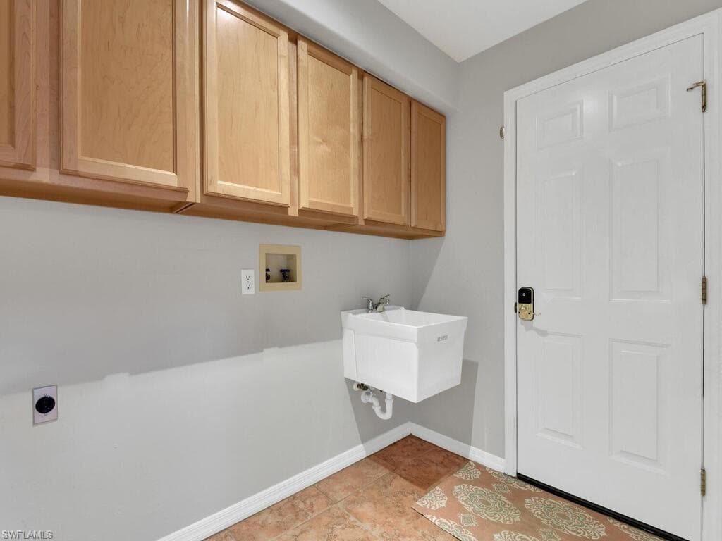 11771 Pinewood Lakes DR, FORT MYERS FL 33913-17