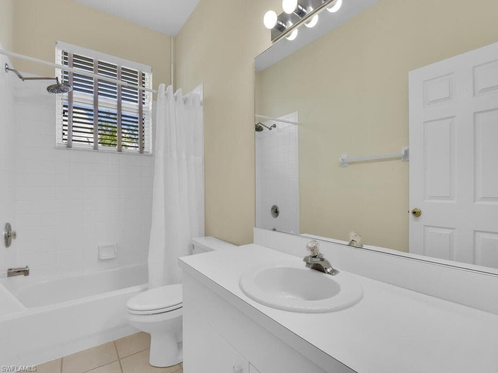 11771 Pinewood Lakes DR, FORT MYERS FL 33913-27