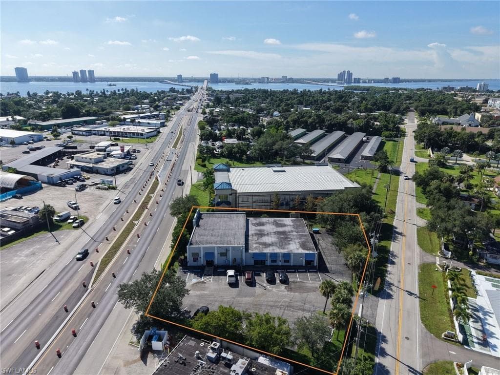 1357 N Tamiami TRL, NORTH FORT MYERS FL 33903-8