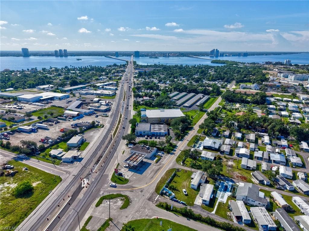 1357 N Tamiami TRL, NORTH FORT MYERS FL 33903-3
