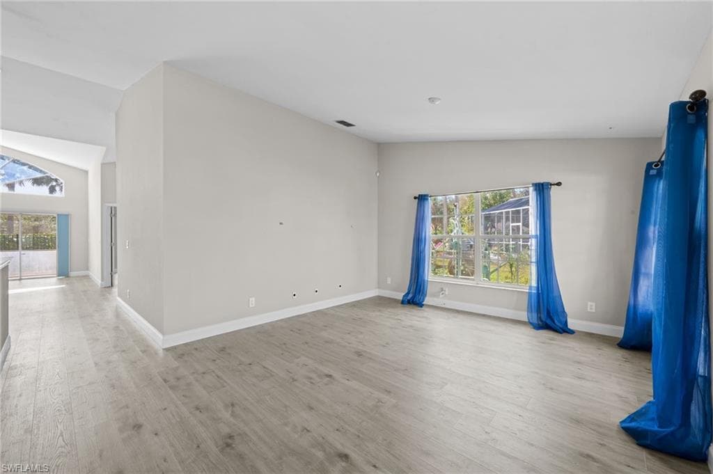 12211 Eagle Pointe CIR-5